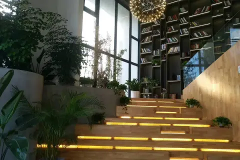 闵行莘庄 - 价格实惠 - 地铁就近 - 公区开阔 - 楼宇漂亮