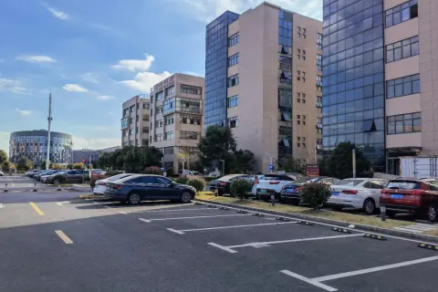 11号线康新公路地铁 - COSCO对面 - 130平精装办公室