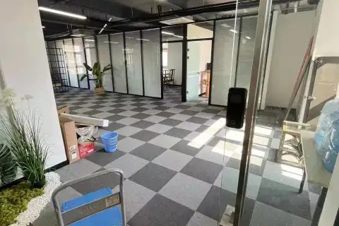 新出260精装修的办公室 - 10楼高楼层 - 三面采光非常好