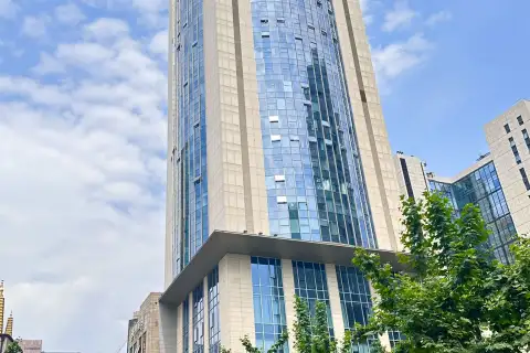 南京西路 - 地标建筑 - 精装全配上档次 - 拎包入住180平办公室