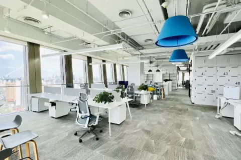 古北SOHO - 47个工位 - 8个隔断间 - 地铁10号线上盖 - 拎包入住