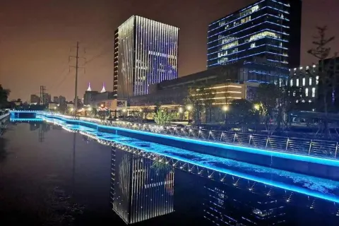 金沙江路 - 230平精装办公 - 一站入驻 - 地铁方便 - 形象高级