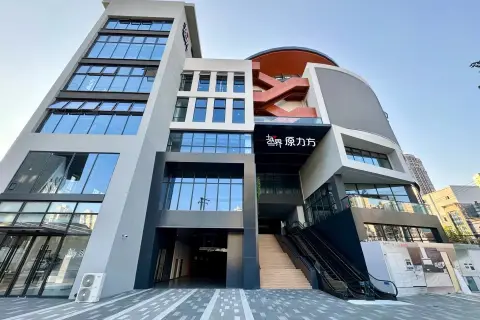 徐汇核心商圈 - 地铁口商业街区整层1300平适合办公商业等