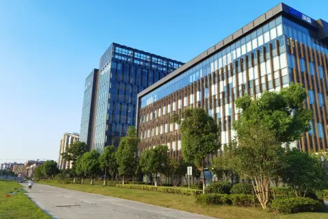三林商业办公综合体 - 交通便利 - 配套丰富 - 最小50平起租 - 地铁500米。