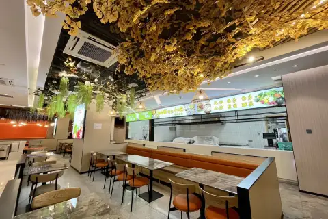 康桥主路 - 200平出租 - 文创企业首选 - 工业创意园 - 进出方便 - 活力十足。