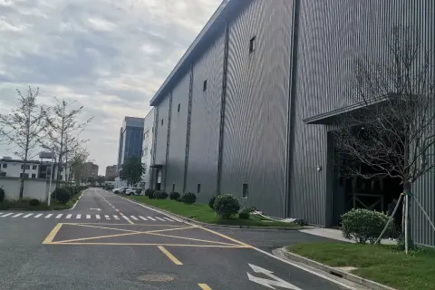 顾村附近 - 2000平单层厂房 - 挑高10米 - 有10吨行车 - 各类配套齐全