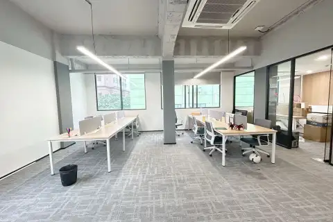 真地铁口 - 金吉路出口 - 130平起租 - 花园环境