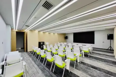【北苑商圈 - 龙湖蓝海引擎产业园450平精装办公室出租】