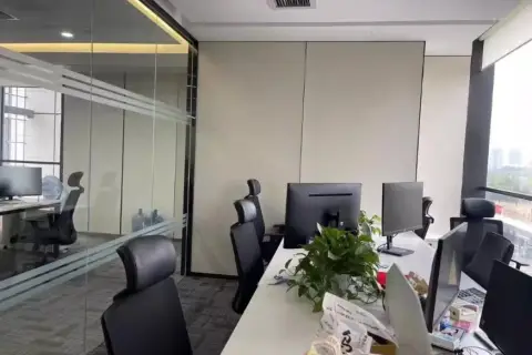 北三环地标建筑 - 环球贸易中心400平办公室精装带家具出租