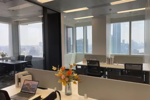 北外滩 - 罕见80平小面积 - 带装修 - 甲级写字楼