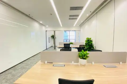 陆家嘴核心商圈 - 340平全落地采光朝南 - 高区写字楼
